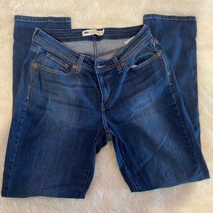 Curvy Skinny leg Levi Jeans 👖